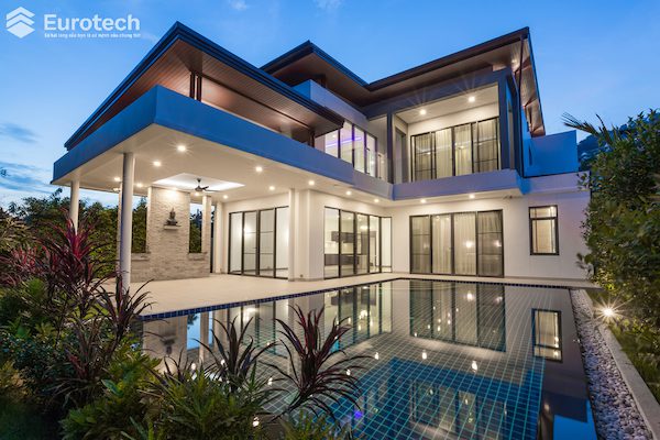 cua-nhom-kinh-ban-cong-eurotech-1
