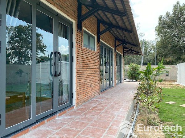 cua-di-mat-tien- truot-quay- eurotech -2
