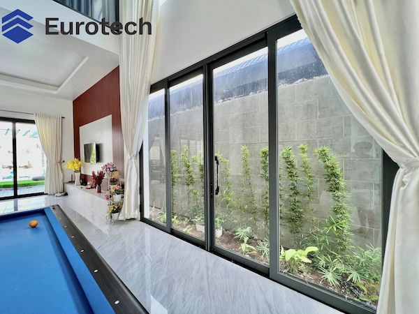 cach-lap-dat-cua-truot-quay-eurotech-13