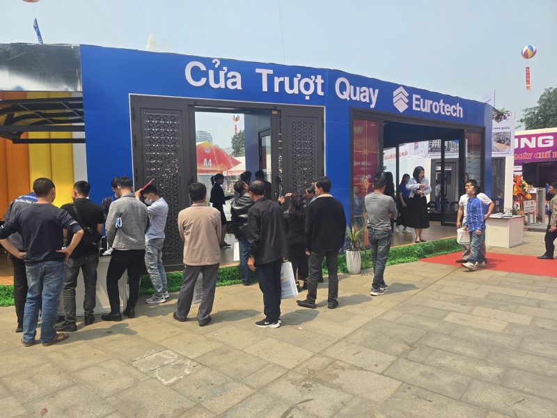 Ngày 3: Không Thể Bỏ Lỡ Cơ Hội Trải Nghiệm Cửa Cổng Trượt Quay Eurotech Hoàng Gia 8.0 Khung Nhôm Cao Cấp Xuất Khẩu. Hệ cửa Lần đầu tiên trưng bày tại VIETBUILD HÀ NỘI 2025